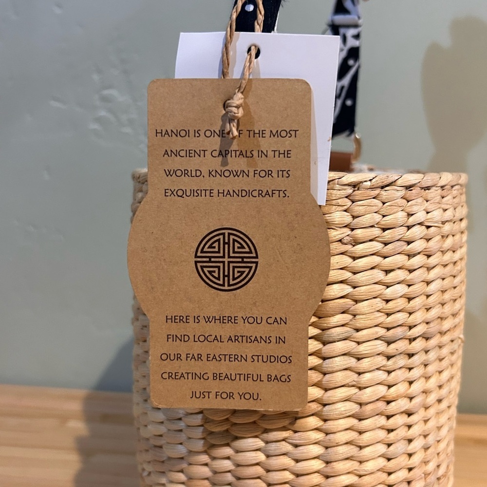 MADE IN VIETNAM Woven Bucket Bag With Beaded Top Carry Handle - Picture 5 of 10